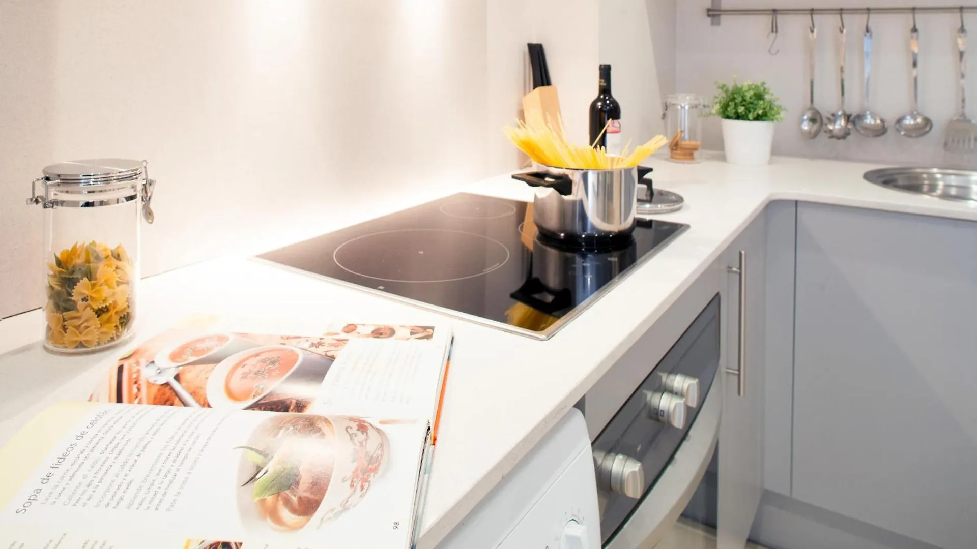 Feelathome Mozart Apartments Barcelona Spain