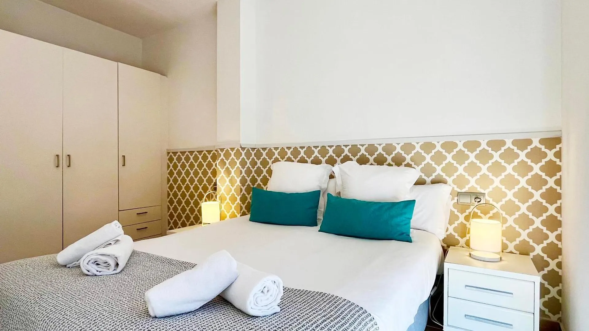 Feelathome Mozart Apartments Barcelona 0*,
