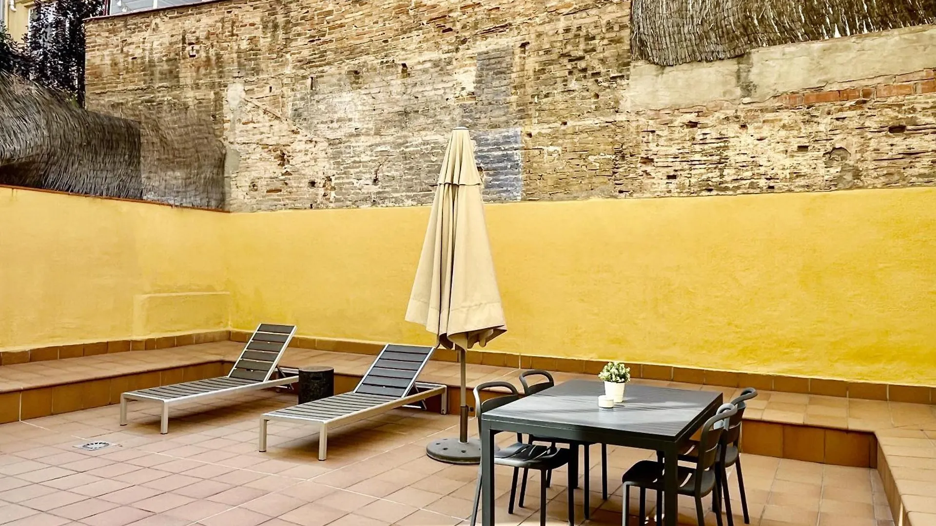 Feelathome Mozart Apartments Barcellona Spagna