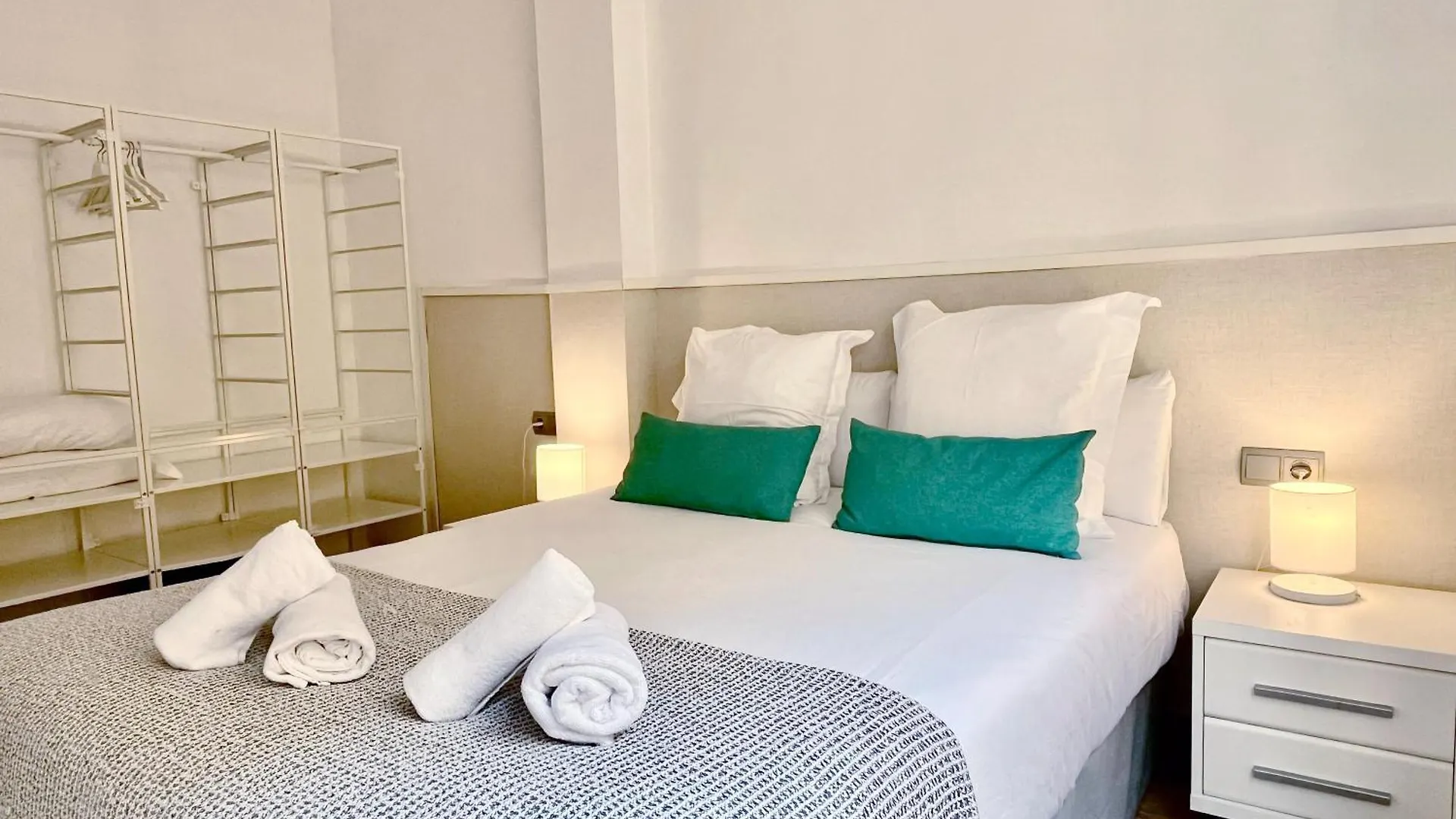 Feelathome Mozart Apartments Barcelona