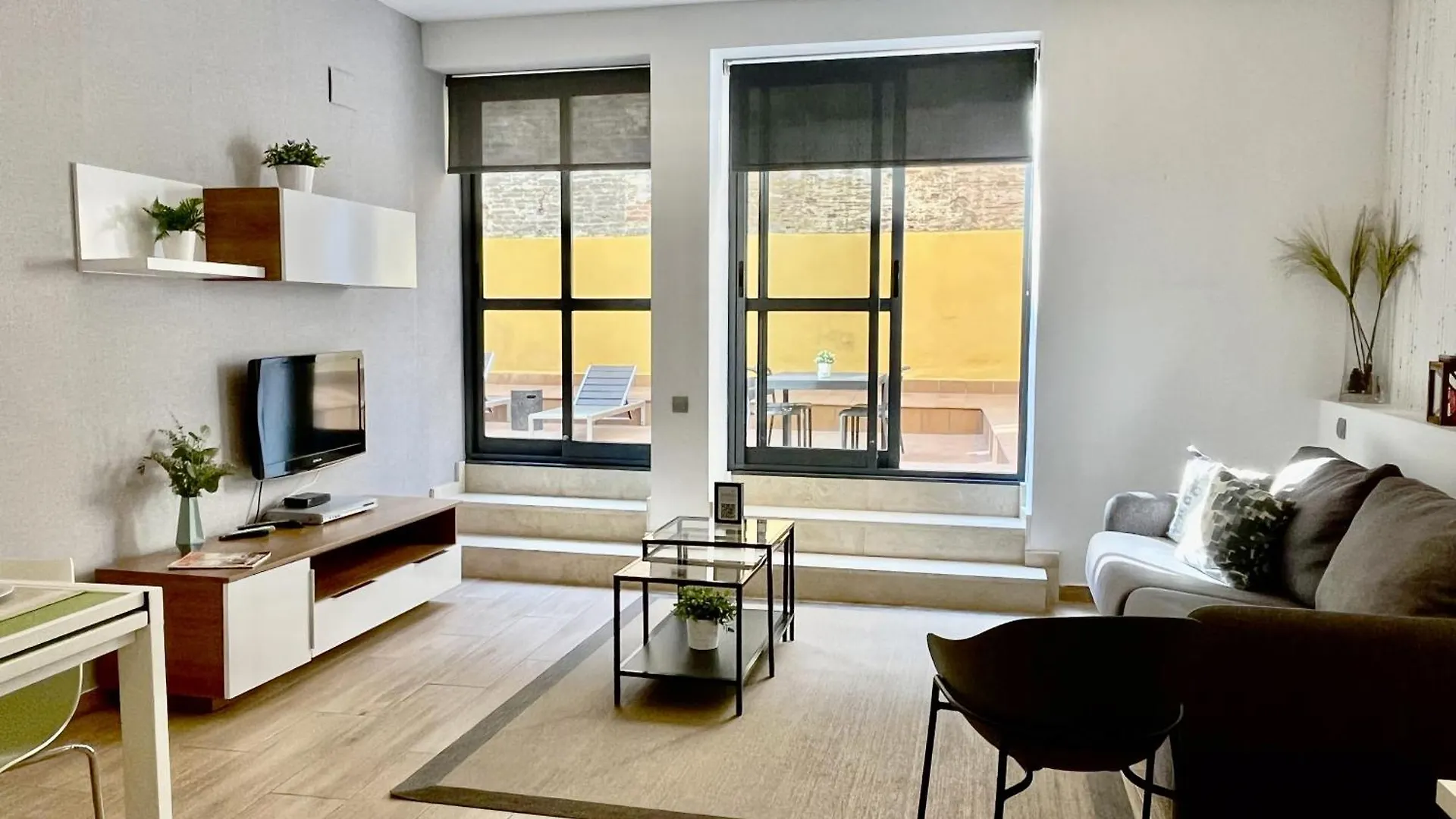 Feelathome Mozart Apartments Barcelona 0*,  Spain