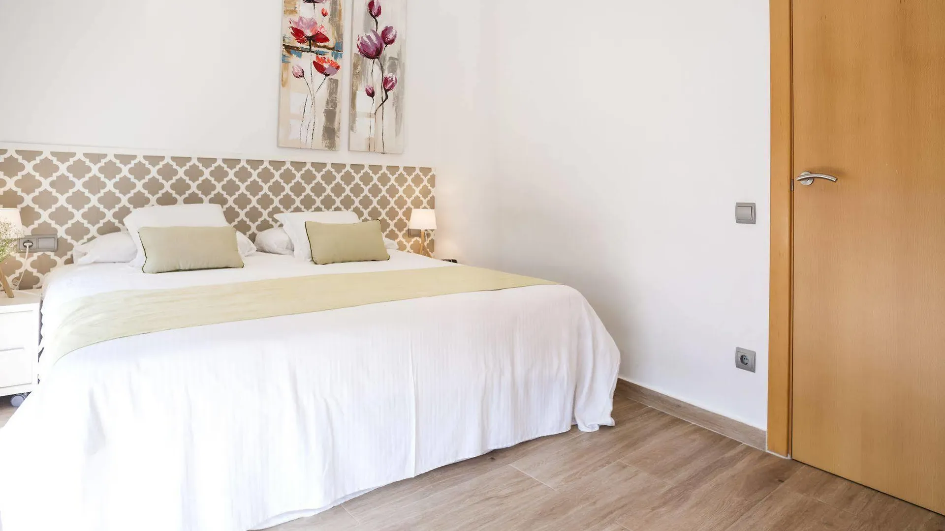 Feelathome Mozart Apartments Barcellona 0*,