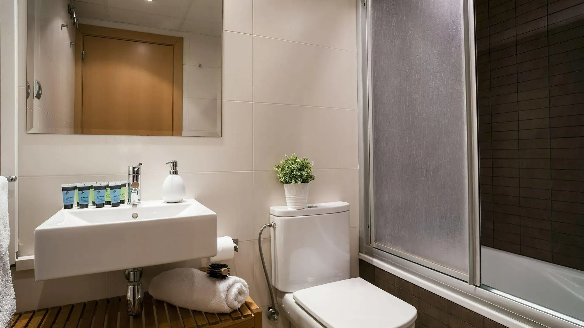 Feelathome Mozart Apartments Barcelona Spain